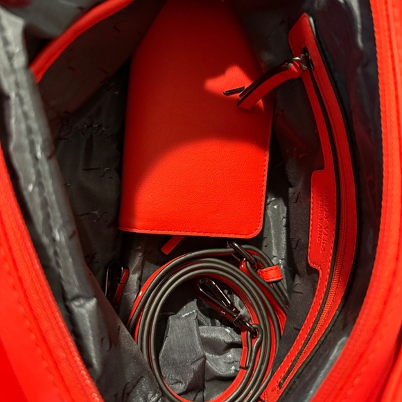 Vera Wang Neon Orange Satchel Crossbody Handbag Wallet Set NWOT - Picture 10 of 10